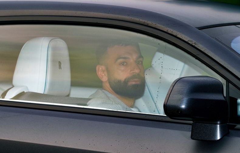 Mohamed Salah llega al complejo de entrenamientos de Liverpool, el martes 9 de diciembre de 2025. (Peter Byrne/PA vía AP)