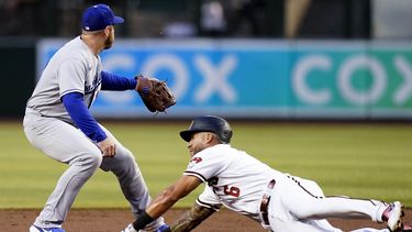 Arizona gana a Dodgers con jonrón de Peralta, 5 dobles plays