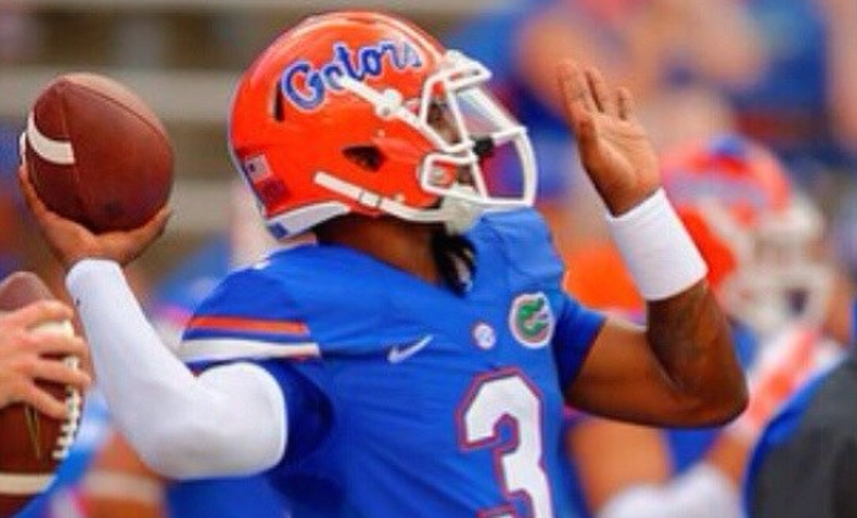 El Quarterback novato Treon Harris ha sido suspendido mientras se le investiga por asalto sexual.