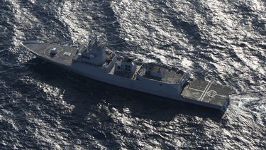 americateve | Esta fotograf&iacute;a muestra al buque noruego "Helge Ingstad" desde el aire entre Chipre y Siria, el s&aacute;bado 4 de enero de 2014. El primer cargamento de precursores de gases neurot&oacute;xicos sirios ha salido del pa&iacute;s en un buqu