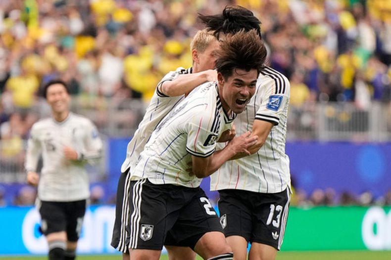 Kaishu Sano celebra tras marcar el gol de Japón en el partido de la ronda de 16vos de final contra Brasil, el lunes 29 de junio de 2026, en Houston. (AP Foto/Ashley Landis)