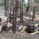 En esta imagen tomada de un video publicado por el servicio de prensa del Ministerio ruso de Defensa el miércoles 21 de mayo de 2025, militares rusos asisten a un entrenamiento de combate para unidades de asalto en un lugar no revelado de Ucrania. (Servicio de prensa del Ministerio ruso de Defensa via AP)