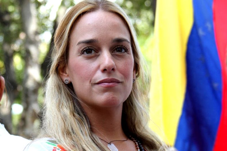 La esposa de Leopoldo López, Lilian Tintori, viaja este viernes a Madrid, España, para recabar apoyos y exponer el caso de su marido encarcelado desde febrero pasado