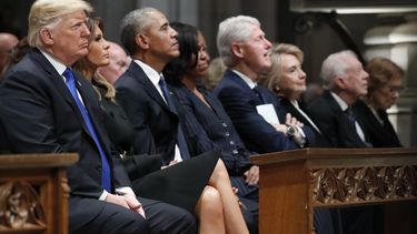 ¿Trump estuvo de más entre presidentes en funeral de Bush?