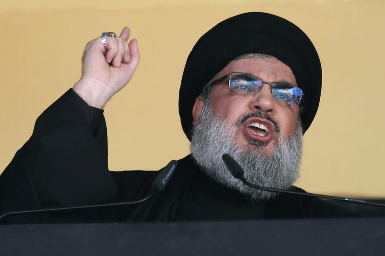 En esta imagen de archivo, tomada el 24 de octubre de 2015, el líder de Hezbollah, el jeque Hassan Nasrallah, se dirige a la multitud con motivo de la festividad de la Ashoura, en un suburbio del sur de Beirut, Líbano. (AP Foto/Hassan Ammar, archivo)