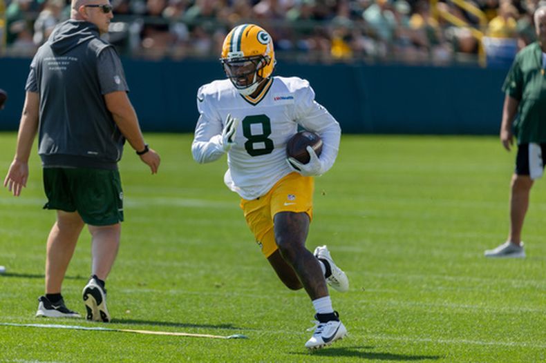 Josh Jacobs, corredor de los Packers de Green Bay, entrena el domingo 2 de agosto de 2026 (AP Foto/Mike Roemer)