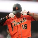 Rafael Devers, de los Gigantes de San Francisco, hace un gesto tras conectar un jonrón durante la segunda entrada de un partido de béisbol contra los Rockies de Colorado, el viernes 10 de julio de 2026, en San Francisco. (Foto AP/Jeff Chiu)