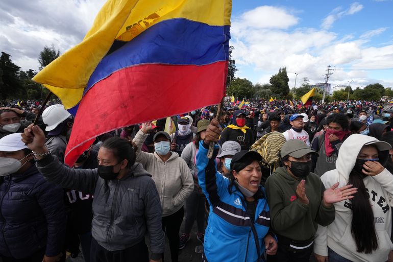Ecuador: indígenas rechazan baja en precio de la gasolina