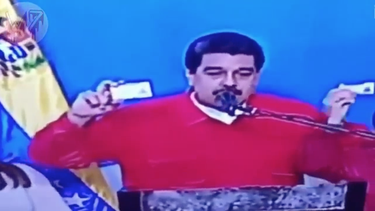 el papelon de nicolas maduro y su carnet de la patria en la votacion: la persona no existe