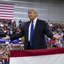 Trump busca el voto de sectores adversos, incluidos hispanos