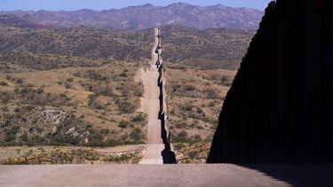 Baja en mayo número de niños que cruzan frontera hacia EEUU