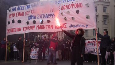 La protesta en Atenas por el accidente ferroviario, el 7 de febrero del 2025. (AP foto/Petros Giannakouris)