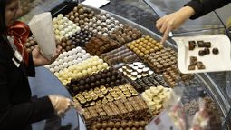 El festival chocolatero “International Salon des Chocolatiers et du Chocolat”, en Ginebra, Suiza, el 27 de octubre del on Oct. 27, 2012. (Martial Trezzini/Keystone via AP)
