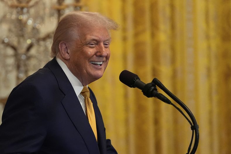 El presidente estadounidense Donald Trump durante un evento en la Sala Este de la Casa Blanca, el martes 22 de julio de 2025, en Washington. (AP Foto/Julia Demaree Nikhinson)