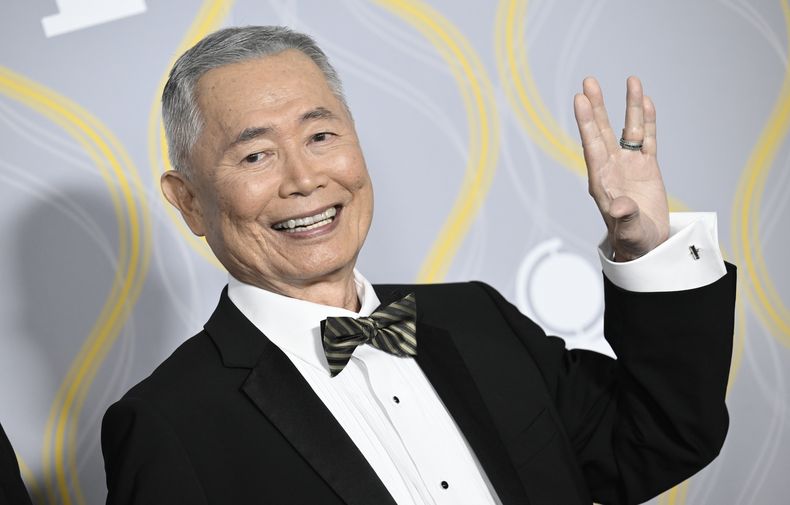 ARCHIVO - George Takei llega a la 75a entrega anual de los Premios Tony el 12 de junio de 2022, en Radio City Music Hall en Nueva York. (Foto Evan Agostini/Invision/AP, archivo)