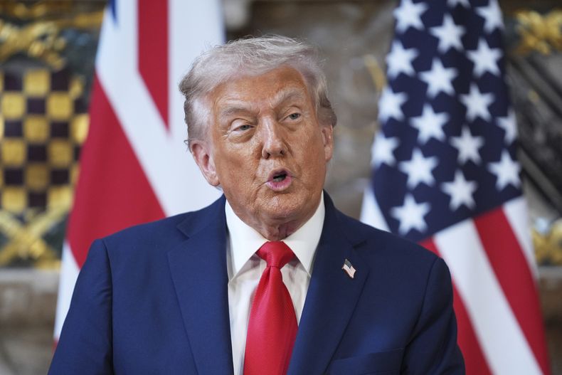 El presidente estadounidense Donald Trump en Aylesbury, Inglaterra el 18 de septiembre del 2025. (AP foto/Evan Vucci)