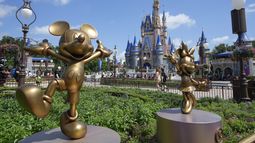 El Castillo de Cenicienta en el Magic Kingdom de Walt Disney World, el viernes 14 de julio de 2023, en Lake Buena Vista, Florida. (AP Foto/John Raoux)