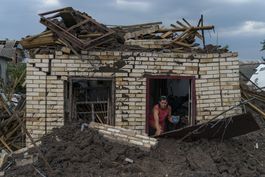 Evacuan pueblos rusos cerca de Ucrania tras incendio
