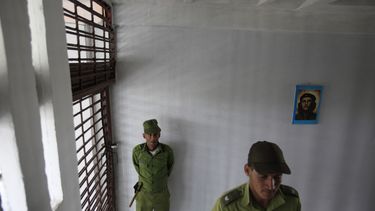 cuba libera tres disidentes de presunta lista de eeuu