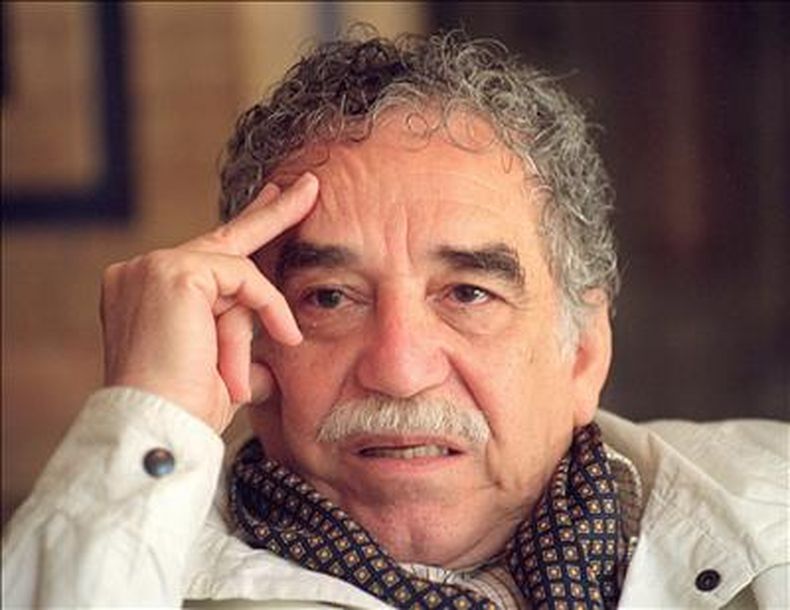El mundo continúa lamentando la muerte del premio nobel de literatura Gabriel García Márquez. En su natal Colombia, las banderas ondean a media asta y el presidente ha decretado tres días de luto nacional.
