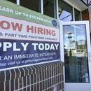 La economía de EEUU se fortalece: crea 379.000 empleos