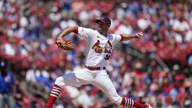 Steven Matz de los Cardenales de San Luis lanza contra los Cachorros de Chicago, el domingo 30 de julio de 2023, en San Luis. (AP Foto/Jeff Roberson)