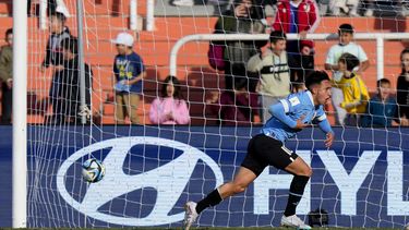 Franco González celebra tras anotar el gol que le dio a Uruguay la victoria 1-0 ante Túnez en el Mundial Sub20, el domingo 28 de mayo de 2023, en Mendoza, Argentina. (AP Foto/Natacha Pisarenko)