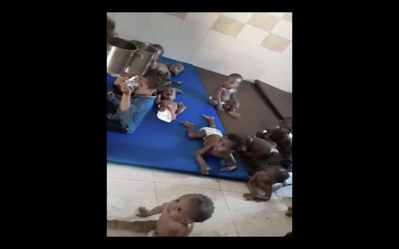 Esta imagen tomada de un video muestra a niños en un orfanato de Jartum, Sudán, en mayo de 2023. (AP Foto/Heba Abdalla)