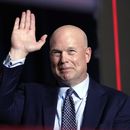 El exsecretario de justicia interino de EEUU, Matt Whitaker, saluda mientras el candidato presidencial republicano Donald Trump habla en un mitin en Des Moines, Iowa, el 15 de enero de 2024. (AP Foto/Andrew Harnik, Archivo)