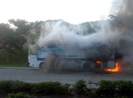 unidad de control remoto de tele turquino se incendia en plena carretera de santiago de cuba