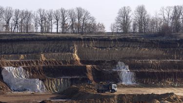 Trump presiona a Ucrania para ceder recursos minerales a cambio de ayuda militar