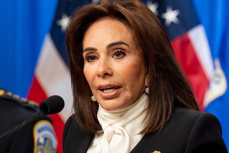 La fiscal federal Jeanine Pirro durante una conferencia de prensa en el Departamento de Justicia, el 4 de diciembre de 2025, en Washington. (AP Foto/Alex Brandon, Archivo)
