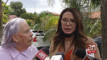 las senadoras estatales ileana garcia y annette taddeo dan apoyo a ex prisionera politica a punto de perder su casa en miami