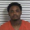 En la imagen, proporcionada por el departamento de policía del condado de St. Landry, aparece Keith Eli, 24, de Opelousas, uno de los tres reos que escaparon de una prisión del suroeste de Luisiana, el miércoles 3 de diciembre de 2025. (Departamento de Policía del Condado de St. Landry vía AP)