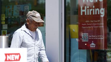 Menos estadounidenses solicitan prestaciones por desempleo