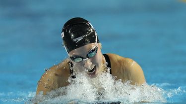 Kristen Romano, de Puerto Rico, compite en los 400 metros combinado individual de los Juegos Centroamericanos y del Caribe en San Salvador, el martes 27 de junio de 2023 (AP Foto/Arnulfo Franco)
