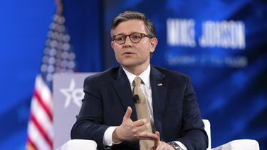 El presidente de la Cámara de Representantes de Estados Unidos, Mike Johnson, habla en la Conferencia Política de Acción Conservadora (CPAC, por sus siglas en inglés) en el Gaylord National Resort & Convention Center, el jueves 20 de febrero de 2025, en Oxon Hill, Maryland. (AP Foto/Jose Luis Magana)