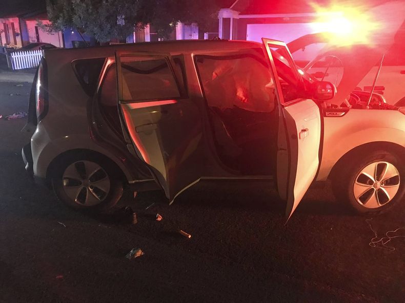 Esta fotografía proporcionada por el Departamento de Policía de Commerce City muestra la escena de un tiroteo mortal el viernes 9 de agosto de 2024, en Commerce City, Colorado. (Departamento de Policía de Commerce City vía AP)