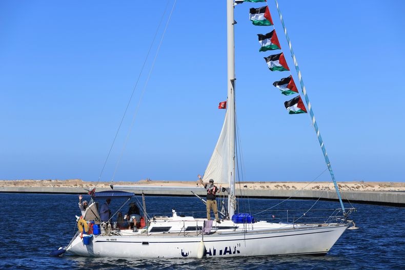 Un barco que forma parte de la Flotilla Global Sumud a Gaza para entregar ayuda pese al bloqueo israelí sobre el territorio palestino, en el puerto tunecino de Bizerte, el sábado 13 de septiembre de 2025. (AP Foto/Anis Mili)