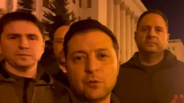 zelenski reconoce que la noche de este viernes sera mas dura: rusia va a atacar a kiev esta noche