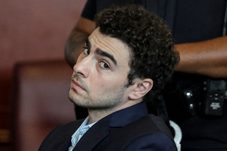 Luigi Mangione comparece en una audiencia en el Tribunal Penal de Manhattan, en Nueva York, el lunes 18 de mayo de 2026. (Jeenah Moon/Pool Foto vía AP)