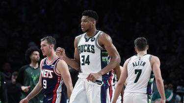 Giannis, nuevo líder anotador de Bucks, que superan a Nets