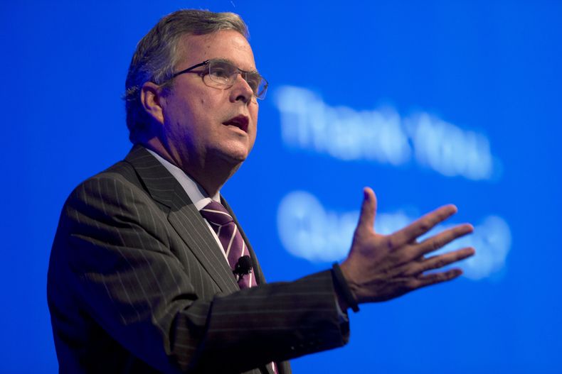 Foto del 29 de enero del 2014 del ex gobernador de la Florida Jeb Bush en Hollywood, Florida. (Foto AP/Wilfredo Lee)