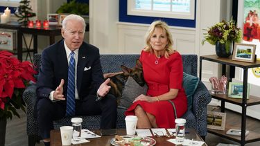 en su primera navidad en la casa blanca, joe biden elogio el coraje de los estadounidenses ante la pandemia
