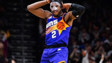 Okogie y Bridges llevan a diezmados Suns a victoria