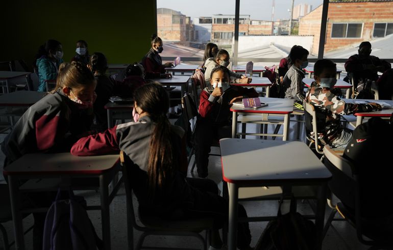 Estudiantes colombianos vuelven a educación 100% presencial