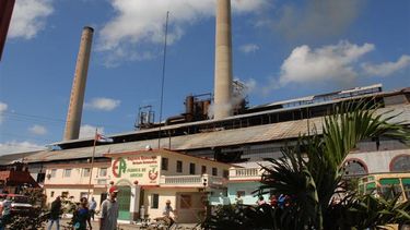 Central azucarera en cuba, fue visitada por empresarios estadounidenses.