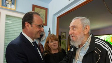 En La Habana Hollande se reunió con Fidel CAstro, un encuentro que causó indignación entre la oposición gala.