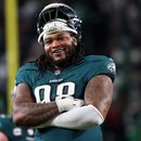 FILE - Jalen Carter (98), tacleador defensivo de los Eagles de Filadelfia, durante un partido de playoffs de la NFL contra los 49ers de San Francisco, el 11 de enero de 2026, en Filadelfia. (AP Foto/Terrance Williams)