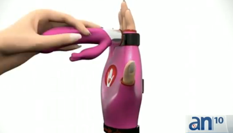 Dicen que por tal de mantener viva la llama del amor, todo se vale. Para ello, muchos apelan a los juguetes sexuales, algunos de los cuales están causando furor.